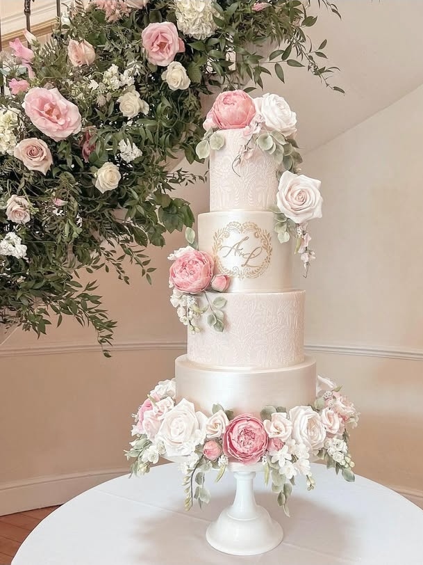 کیک عروسی ساده و شیک